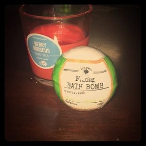 NWT Bolero: Fizzing bath bomb